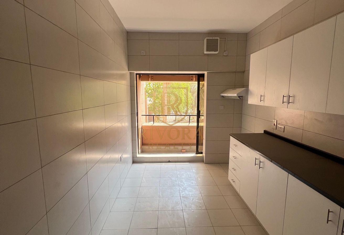 2 BHK | BALCONY | PRIME LOCATION photo 8