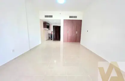 شقة - 1 حمام للايجار في بناية رويال جي في سي - الضاحية 10 - قرية جميرا الدائرية - دبي