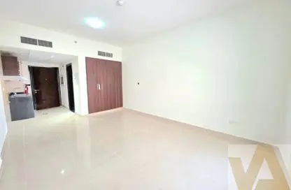 شقة - 1 حمام للايجار في بناية رويال جي في سي - الضاحية 10 - قرية جميرا الدائرية - دبي