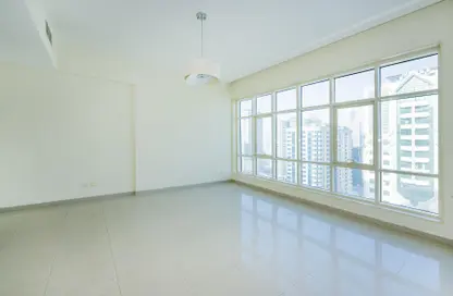 Apartment - 3 Bedrooms - 3 Bathrooms for rent in Al Bandary Tower B - Al Bandary Twin Towers - Al Khan - Sharjah