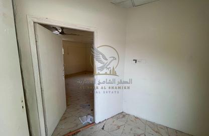 Business Centre - Studio - 5 Bathrooms for rent in Ali Mousa Building - Al Sajaa Industrial - Al Sajaa - Sharjah