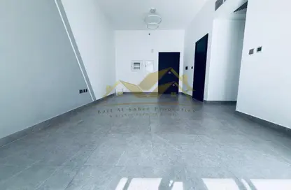 Apartment - 1 Bedroom - 2 Bathrooms for rent in Jumeirah Garden City - Al Satwa - Dubai