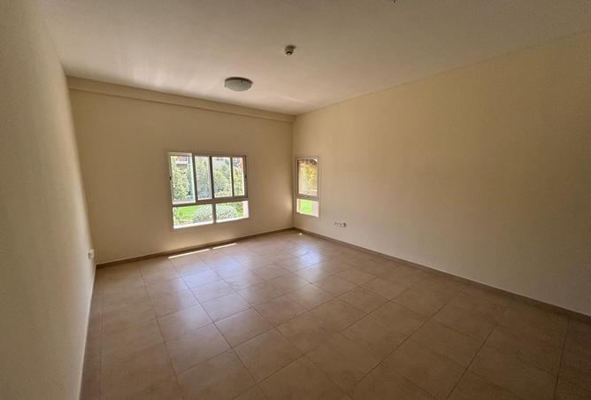 1BR | 2Bath | Open Kitchen | Great Investment