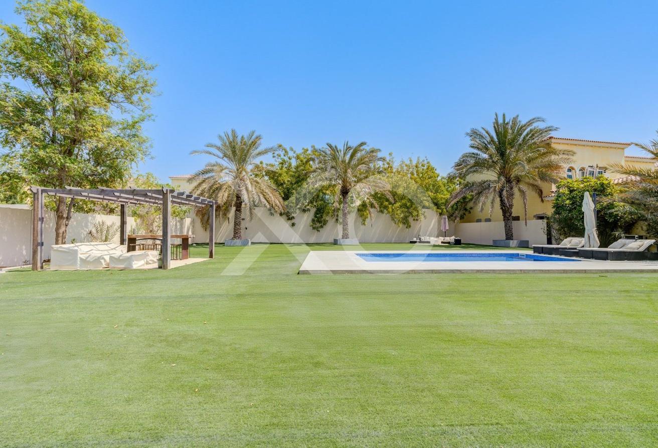 Huge Plot | Private Pool | Upgraded photo 2