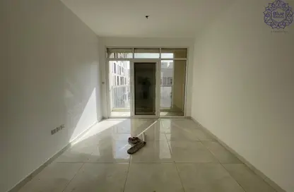 شقة - 2 غرف نوم - 2 حمامات للايجار في سراب 2 - الجادة - الشارقة