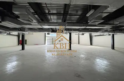 مستودع - استوديو - 4 حمامات للايجار في المنطقة الصناعية رقم 17 - المنطقة الصناعية بالشارقة - الشارقة
