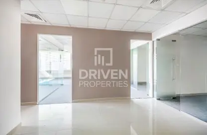 مكتب - استوديو - 2 حمامات للايجار في كابيتال جولدن تاور - الخليج التجاري - دبي