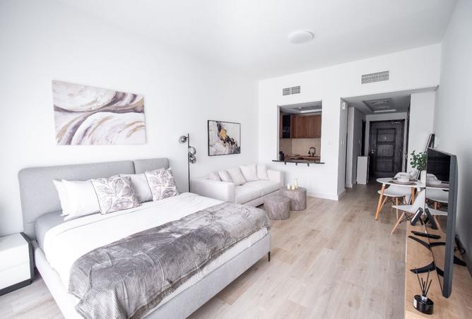 Spacious studio | Community living photo 2