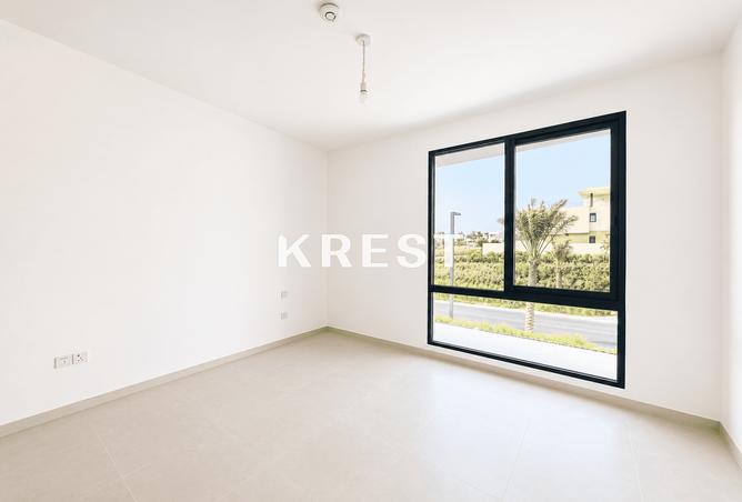 4BR + Maid's | Spacious & Bright | Prime Location — photo 2