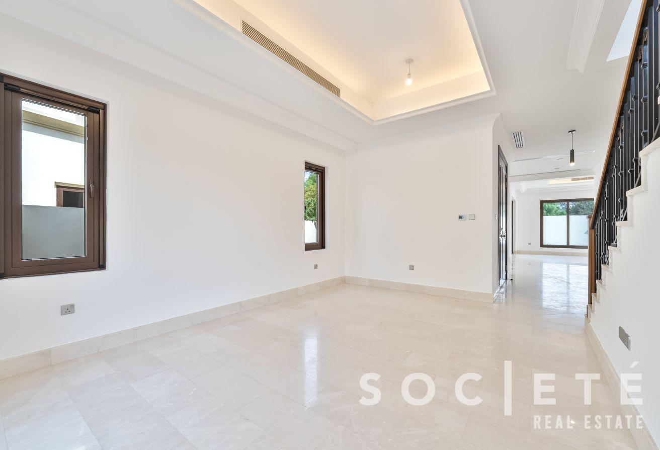 Prime Location | Vacant Now | Huge Plot photo 9