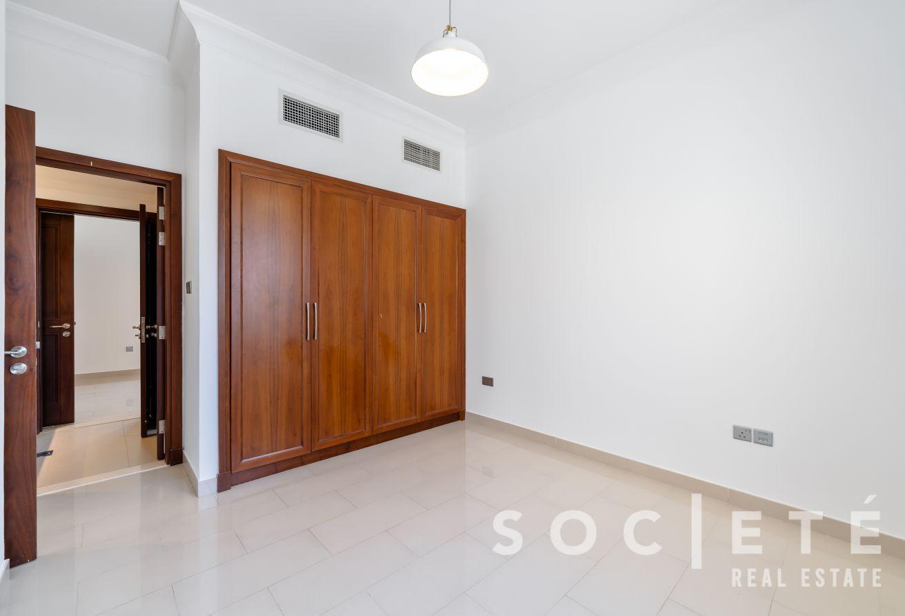 Prime Location | Vacant Now | Huge Plot photo 19