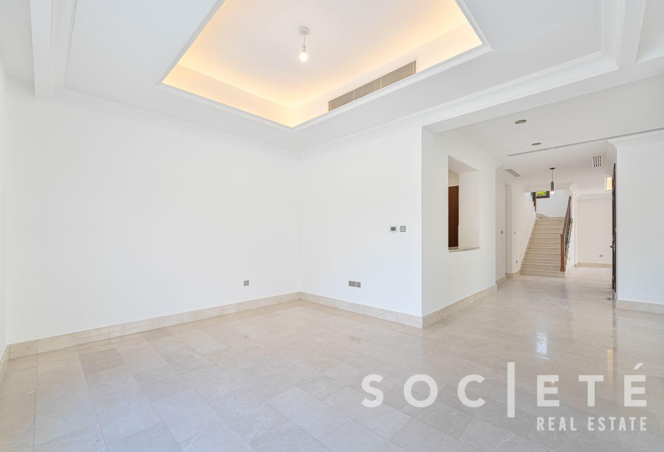 Prime Location | Vacant Now | Huge Plot photo 11