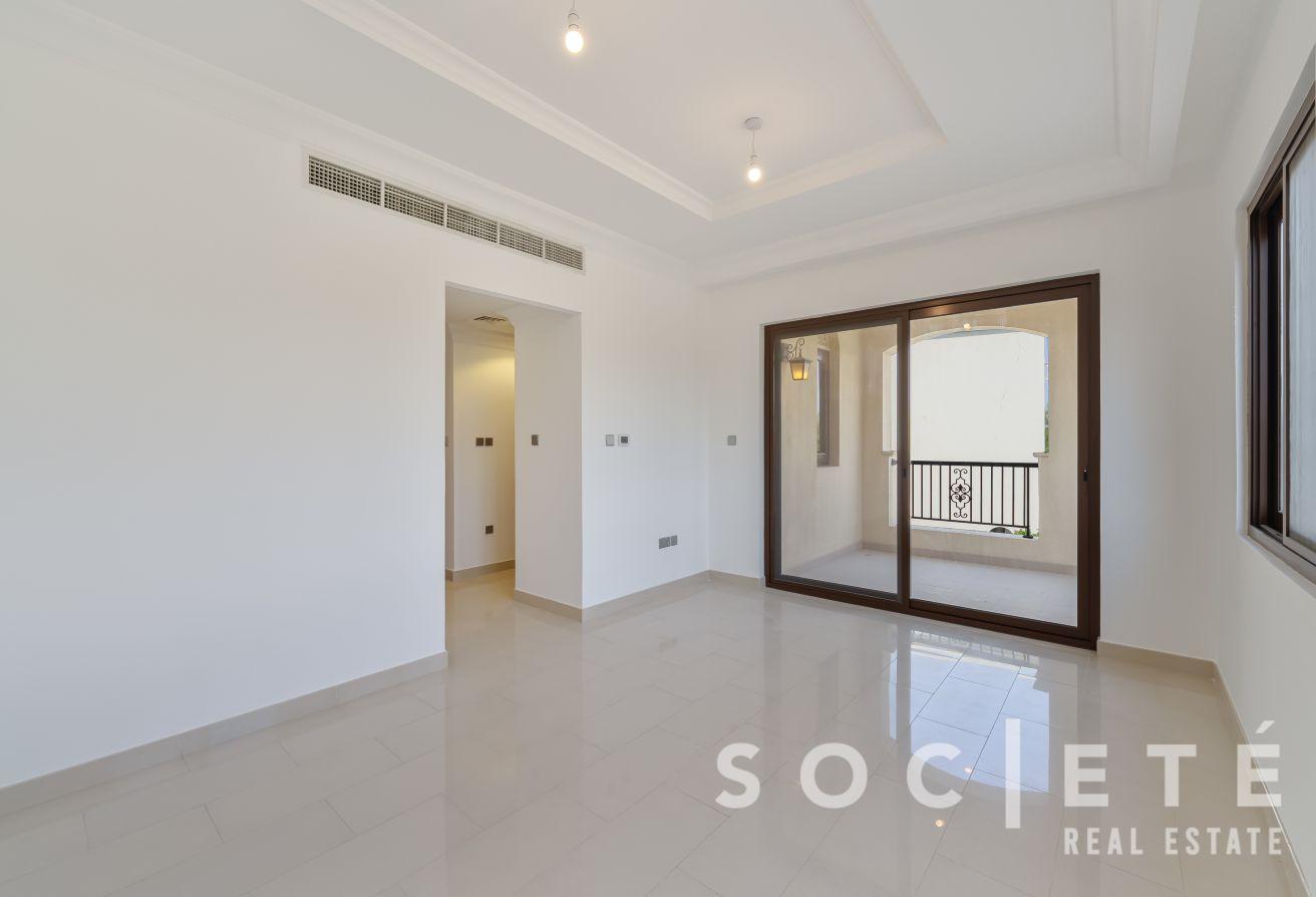 Prime Location | Vacant Now | Huge Plot photo 26