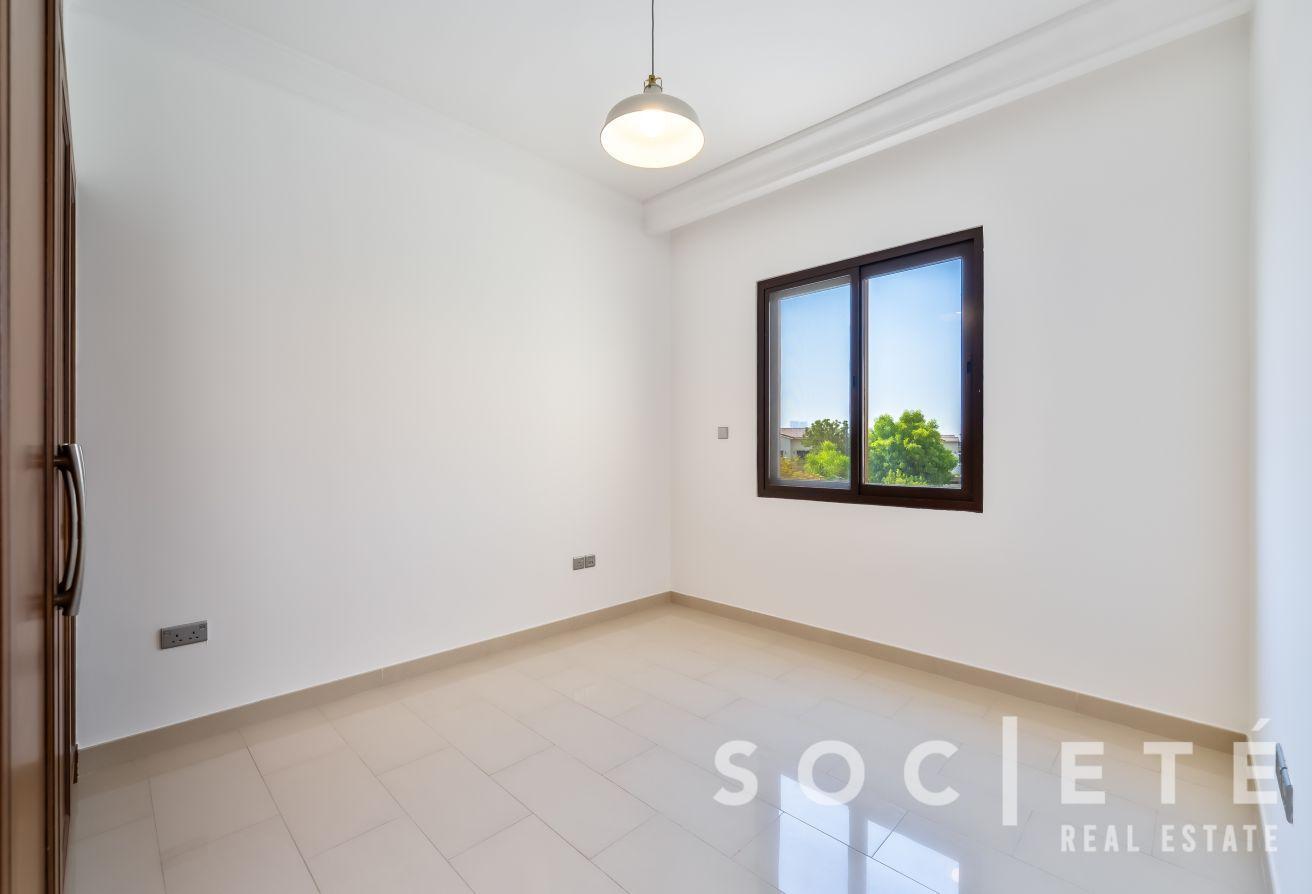 Prime Location | Vacant Now | Huge Plot photo 18