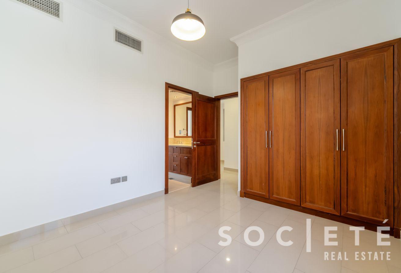 Prime Location | Vacant Now | Huge Plot photo 21