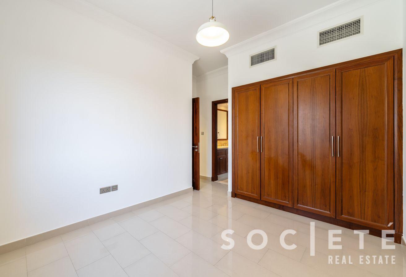 Prime Location | Vacant Now | Huge Plot photo 17