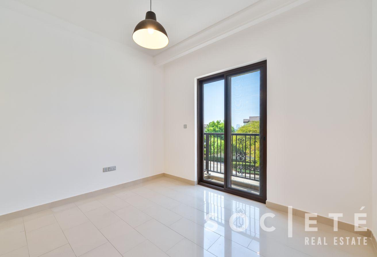Prime Location | Vacant Now | Huge Plot photo 23