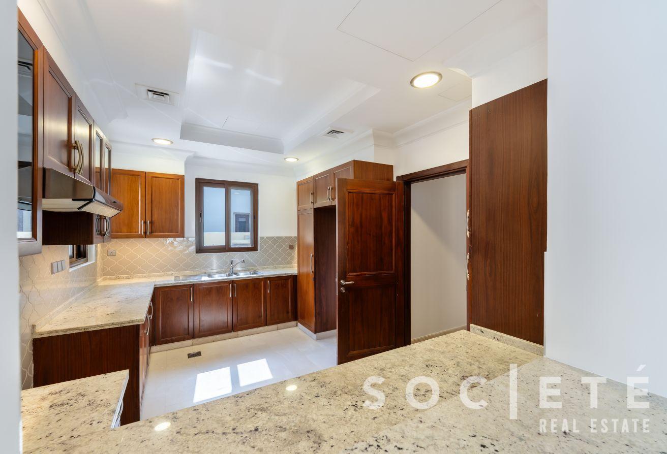 Prime Location | Vacant Now | Huge Plot photo 13