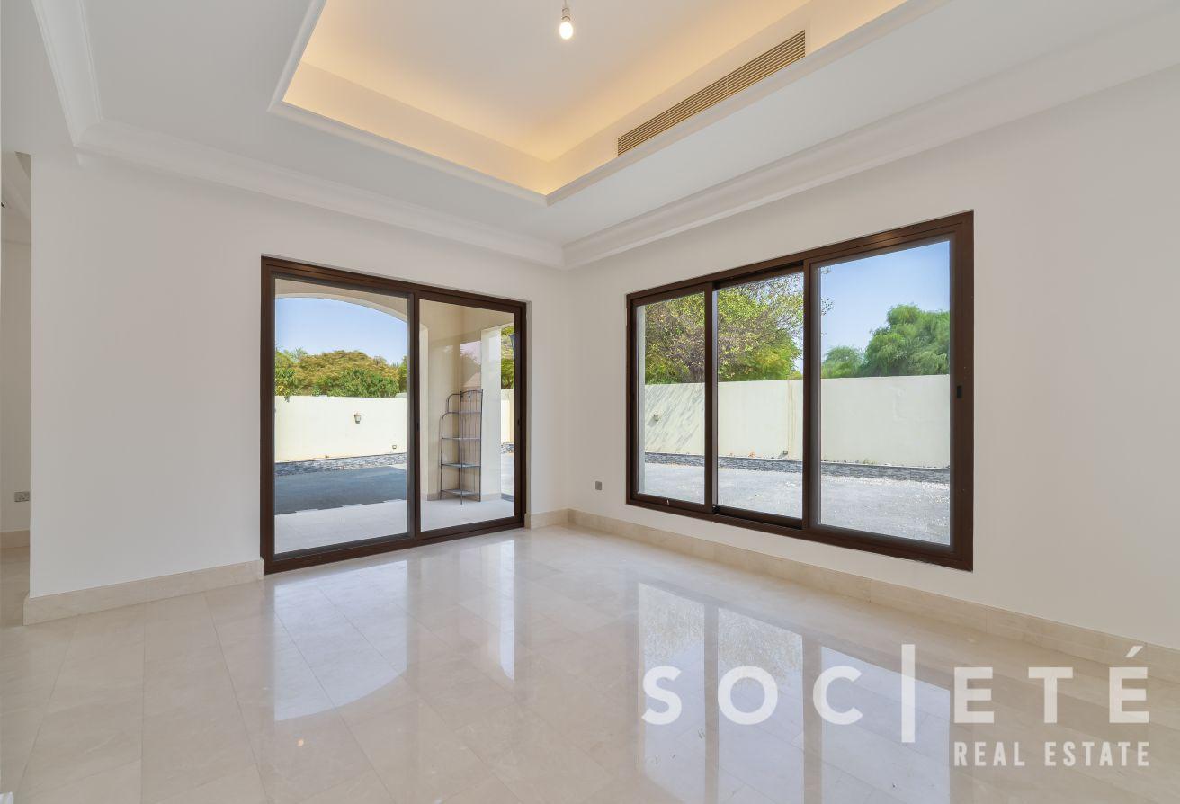 Prime Location | Vacant Now | Huge Plot photo 4