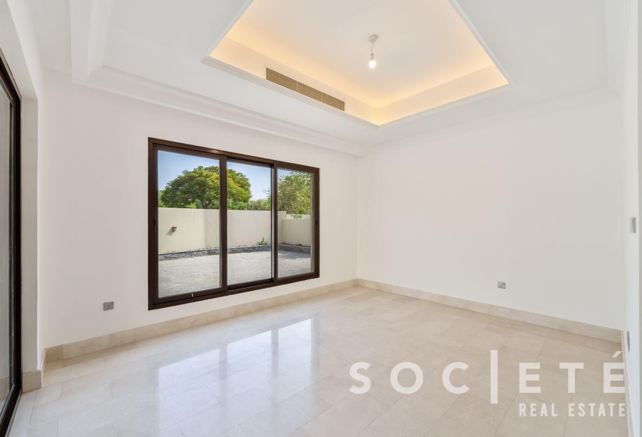 Prime Location | Vacant Now | Huge Plot photo 5
