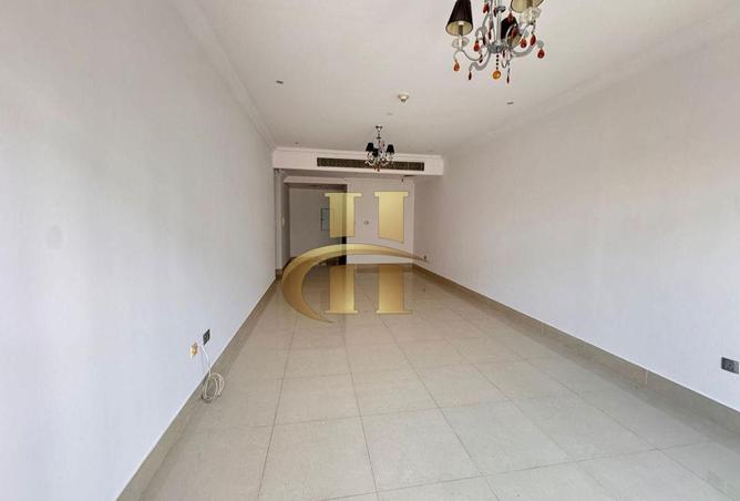 Massive 2Bhk -Close Kitchen -With Balcony-Vacant photo 3