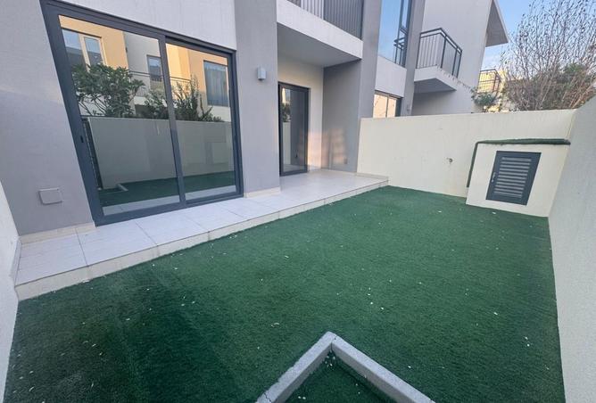 Close to Pool 3 Bedroom + Maid Camelia 1 villa