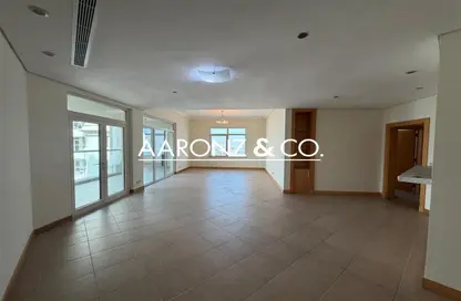 Apartment - 3 Bedrooms - 3 Bathrooms for rent in Al Haseer - Shoreline Apartments - Palm Jumeirah - Dubai