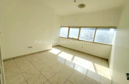 Apartment - 2 Bedrooms - 2 Bathrooms for rent in Al Wahda Building - Al Majaz 2 - Al Majaz - Sharjah