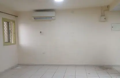 Apartment - Studio - 1 Bathroom for rent in Al Khan Corniche - Al Khan - Sharjah