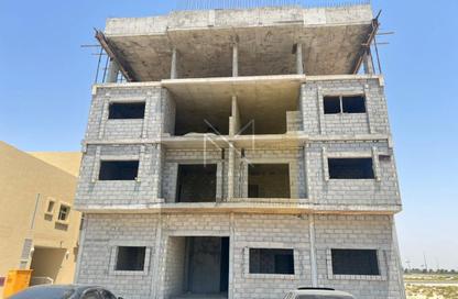 عمارة بالكامل - غرفة نوم - 2 حمامات للبيع في الحمرية - الشارقة