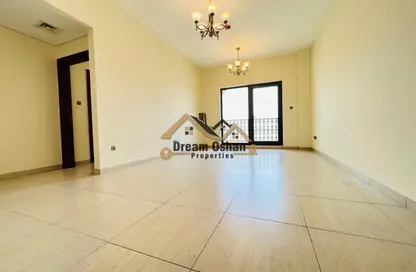 Apartment - 2 Bedrooms - 3 Bathrooms for rent in Yasmeen Building - Al Jaddaf - Dubai Apartment - 2 Bedrooms - 3 Bathrooms for rent in Yasmeen Building - Al Jaddaf - Dubai