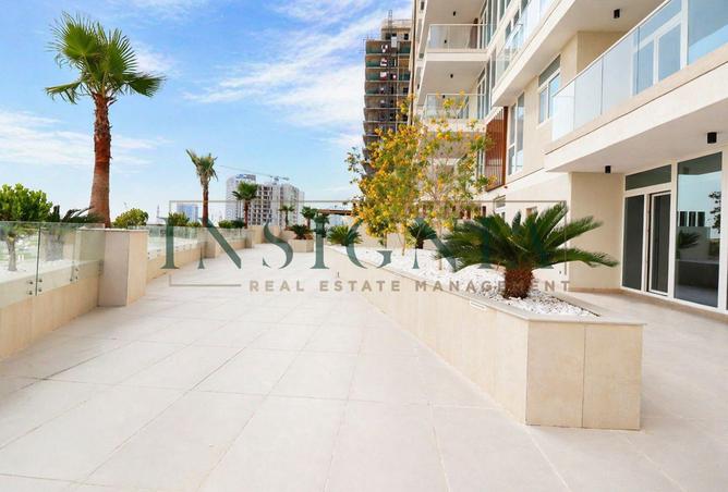 Vacant Brand-New Building with Terrace Spacious