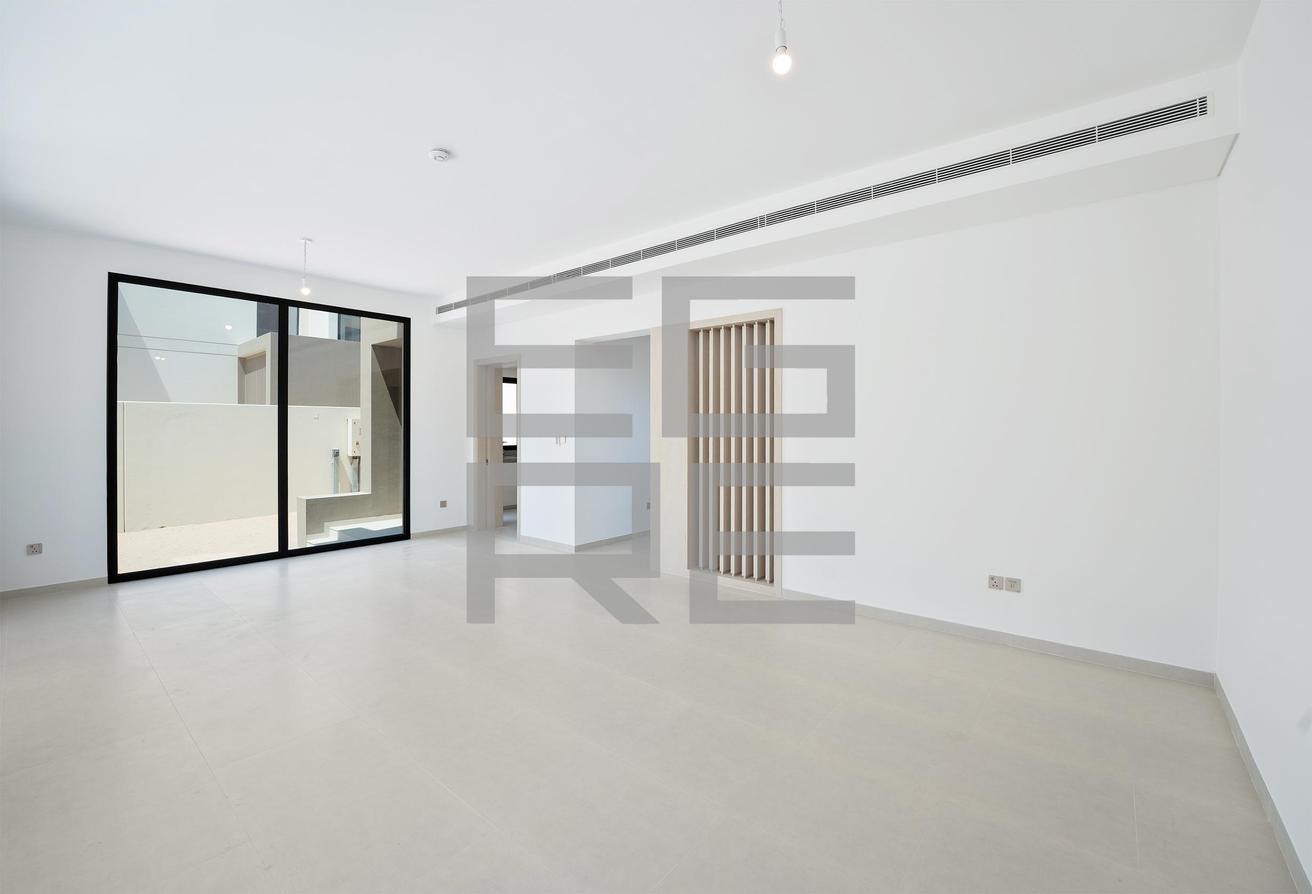 Brand-new Villa | Private Pool | Prime Location photo 5