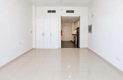 Apartment - Studio - 1 for rent in Golf Promenade 4B - Golf Promenade 4 - Golf Town - Damac Hills - Dubai