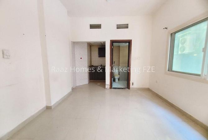 Studio Apartment available for rent near to park c