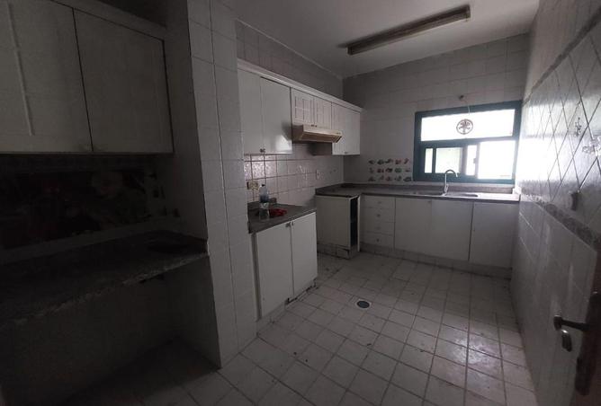 2Of3A614rSq - Property Image 3