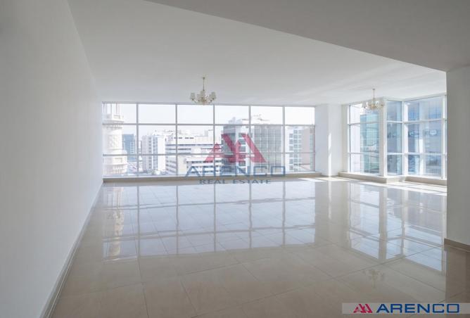 Spacious 3 BR |Fully Fitted Kitchen | No Commission