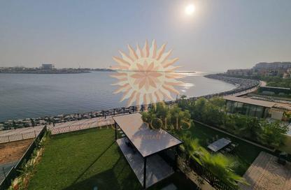 Villa - 5 - 6 for rent in Sur La Mer 1 - Sur La Mer - Jumeirah 1 - Jumeirah - Dubai