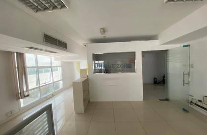 Office Space - Studio - 1 Bathroom for rent in Sarah Building - Al Garhoud - Dubai