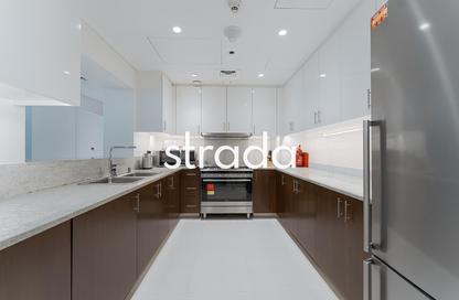 Apartment - 3 Bedrooms - 4 Bathrooms for rent in Boulevard Crescent Tower 1 - BLVD Crescent - Downtown Dubai - Dubai