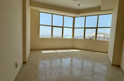 Apartment - 2 Bedrooms - 2 Bathrooms for rent in Sarkua Tower - Al Majaz 2 - Al Majaz - Sharjah
