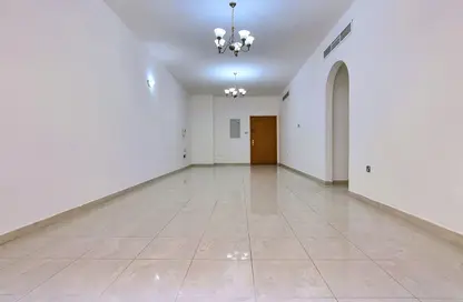 شقة - 2 غرف نوم - 2 حمامات للايجار في عود ميثاء - بر دبي - دبي