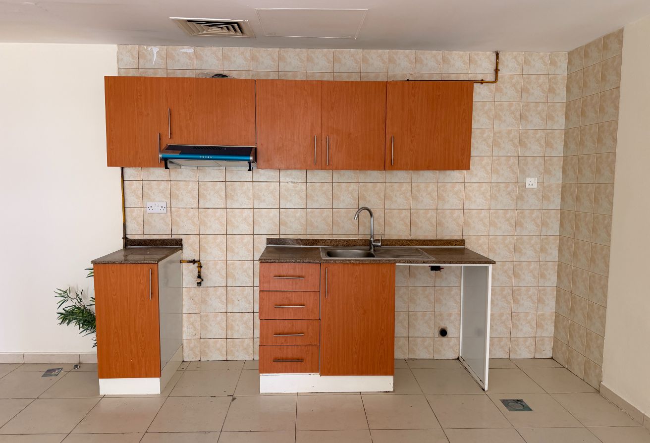 VACANT I COMMUNITY VIEW I OPEN KITCHEN gallery image