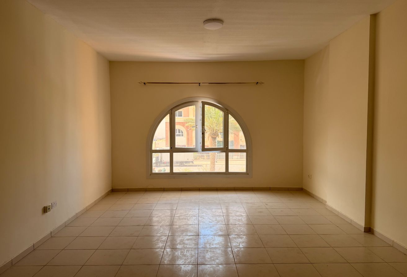 VACANT I COMMUNITY VIEW I OPEN KITCHEN gallery image