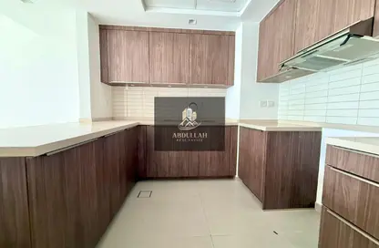 شقة - غرفة نوم - 2 حمامات للايجار في أبتاون الزاهية - الزاهية - تجارية مويلح - الشارقة