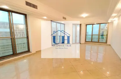 شقة - 3 غرف نوم - 4 حمامات للايجار في الحصن - الخالدية - أبوظبي