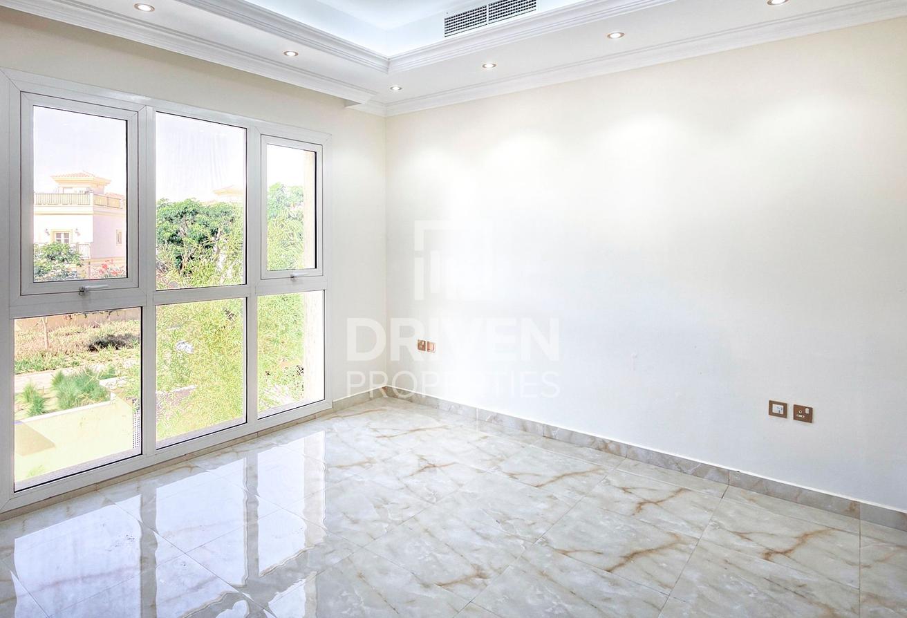 Ready to Move in | Spacious Layout | Elegant Villa photo 9