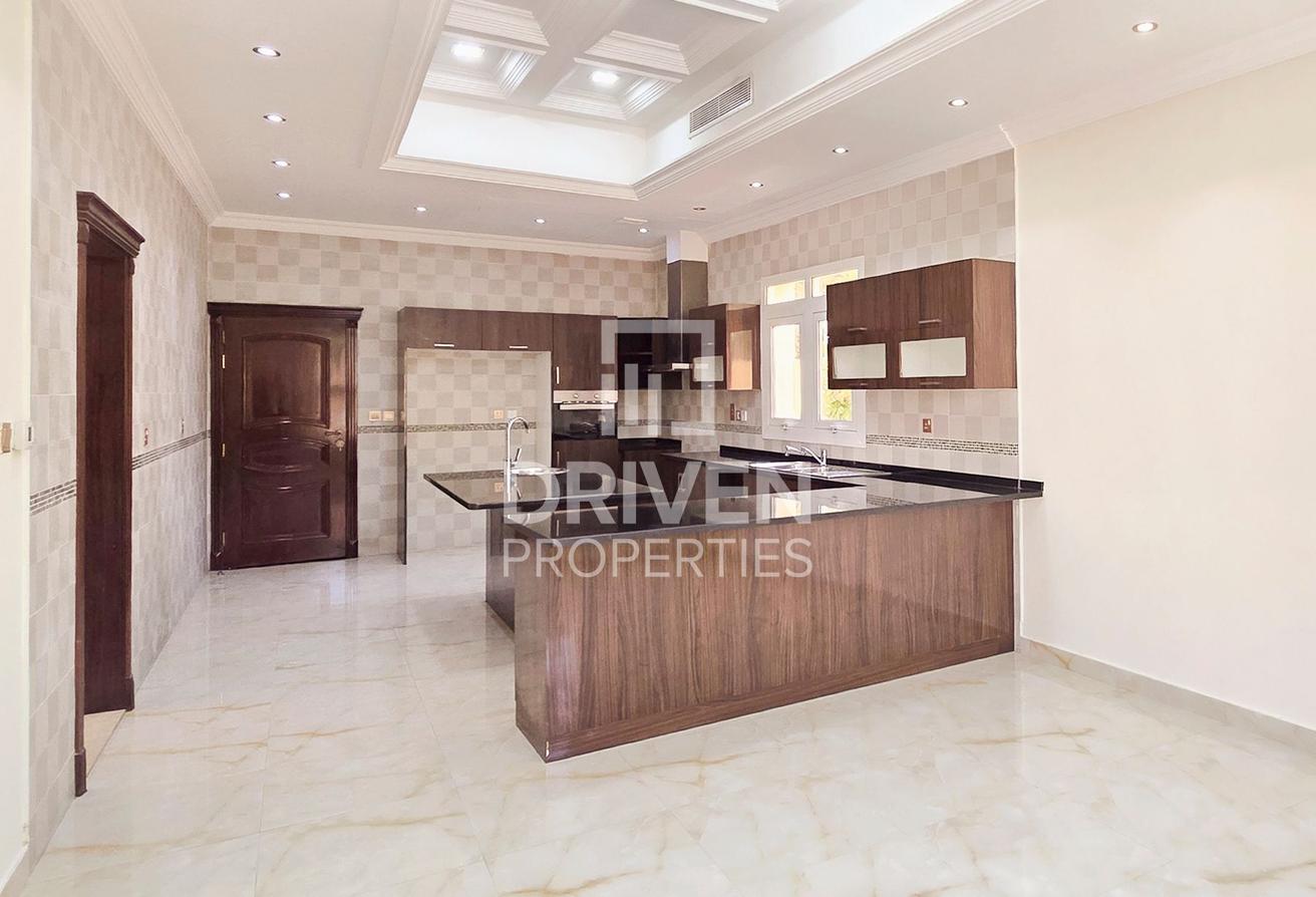 Ready to Move in | Spacious Layout | Elegant Villa photo 14