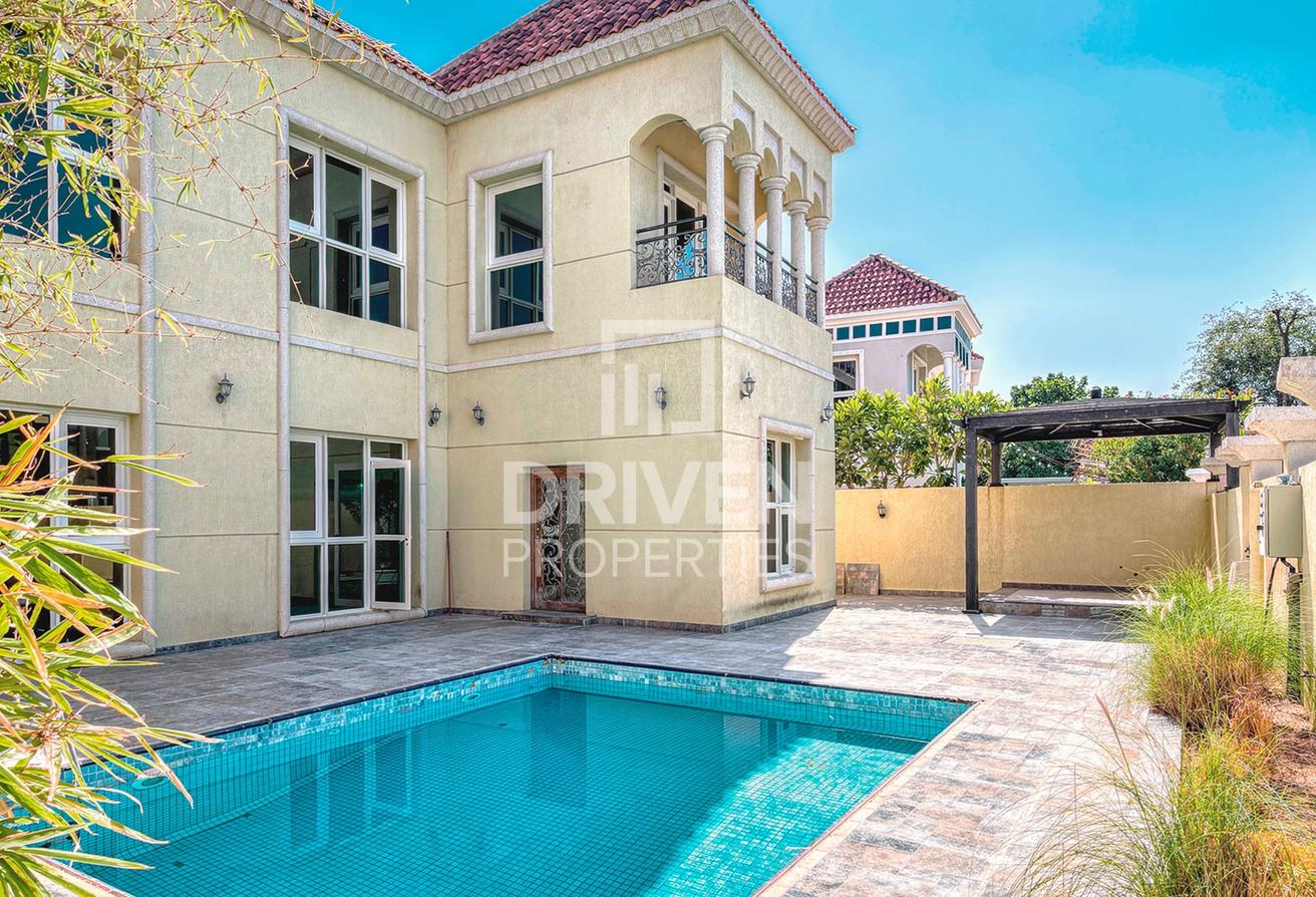 Ready to Move in | Spacious Layout | Elegant Villa photo 18