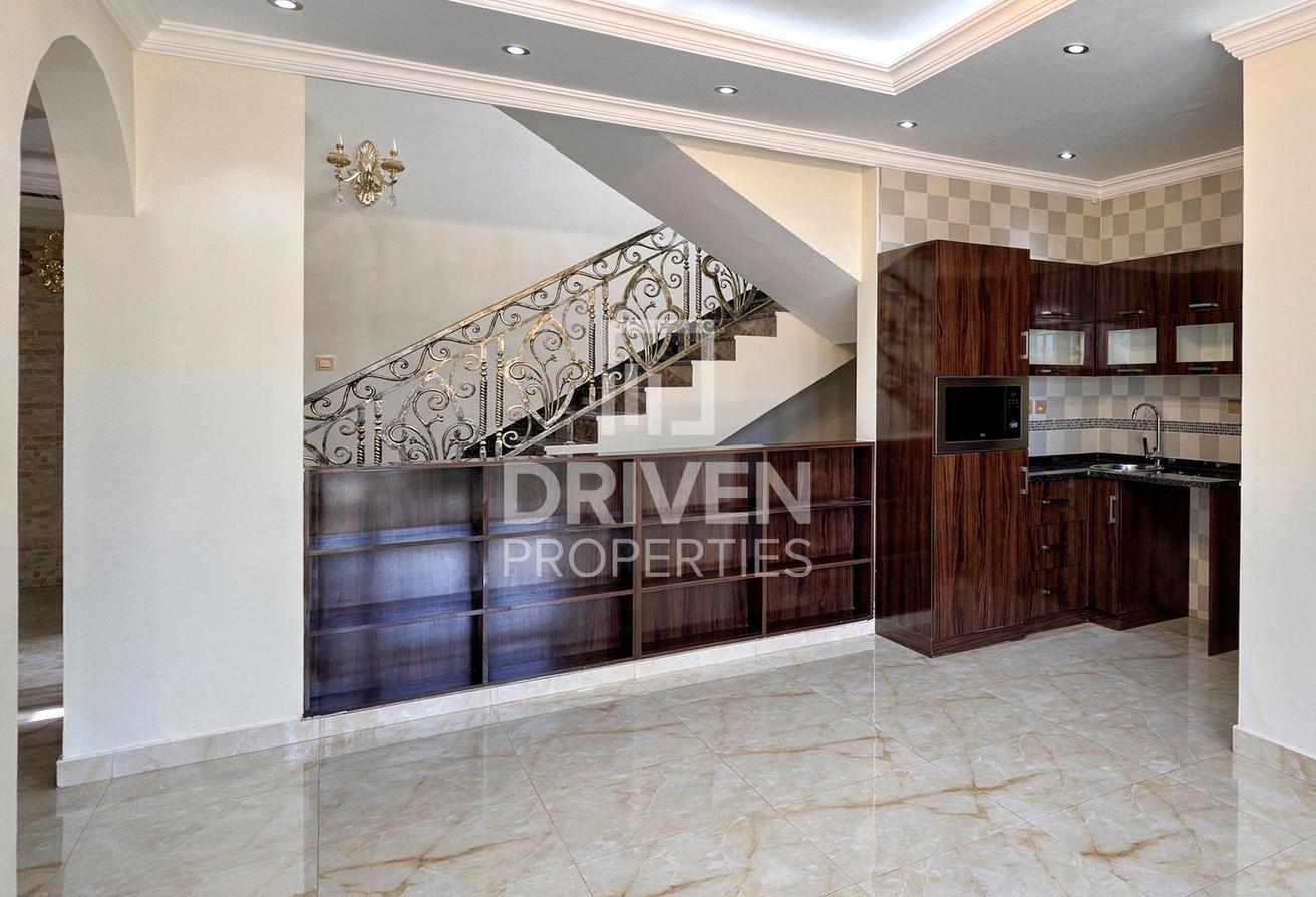 Ready to Move in | Spacious Layout | Elegant Villa photo 16